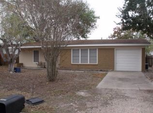 1604 Algee St, Port Lavaca, TX 77979