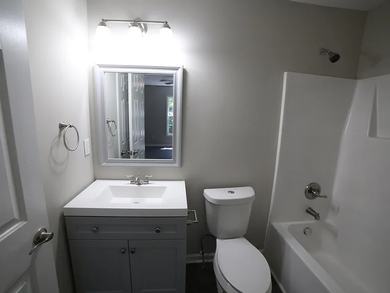 809 Lee St #B — Photo 3