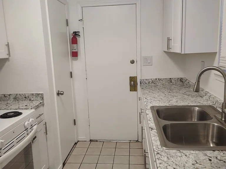 114 Sandia Rd NW #C — Photo 3