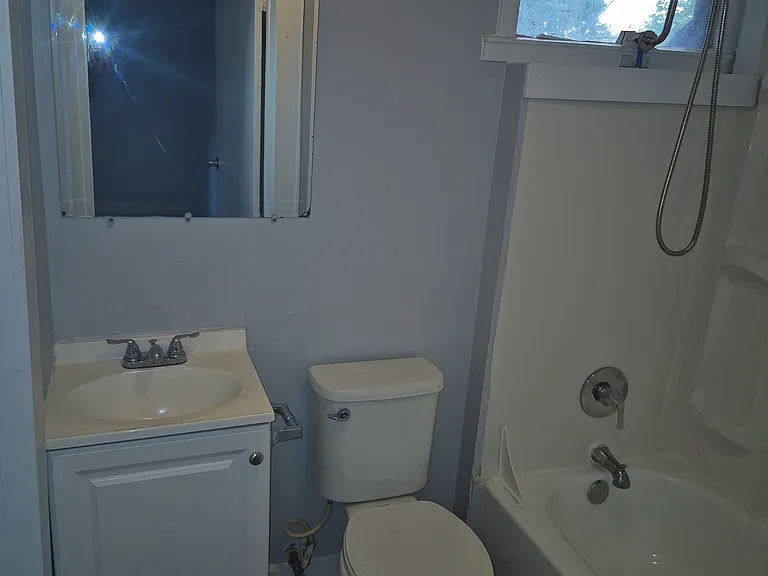 3338 N Kenwood Ave — Photo 22