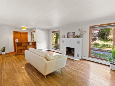 11 Maple Street, Plymouth, NH, 03264