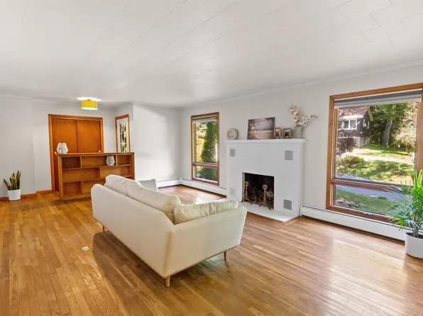 11 Maple Street, Plymouth, NH 03264