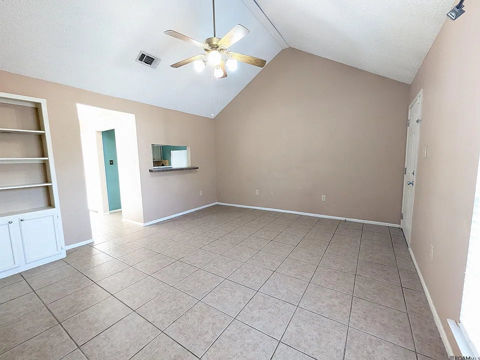 402 Lee Dr #3C