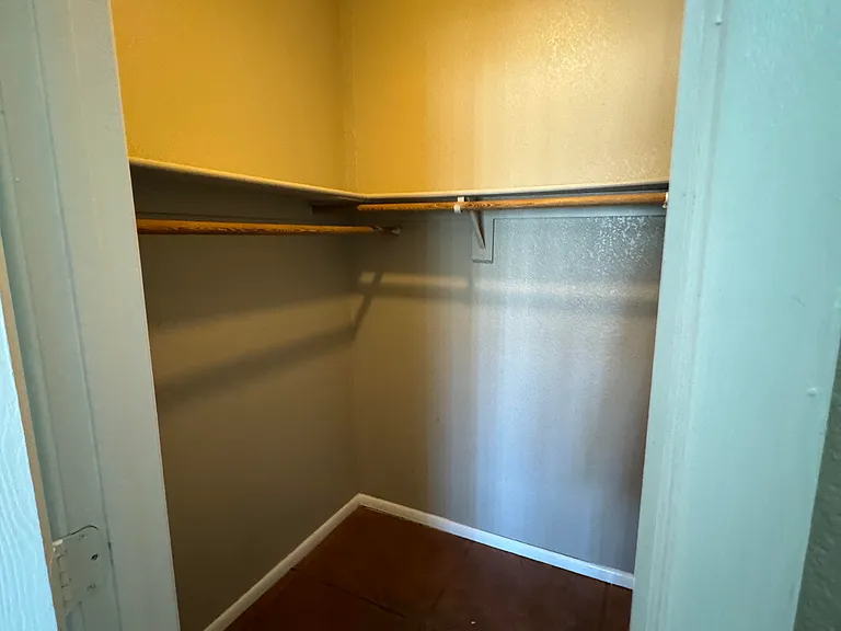 Renovated 2br2ba Master bedroom walk-in closet