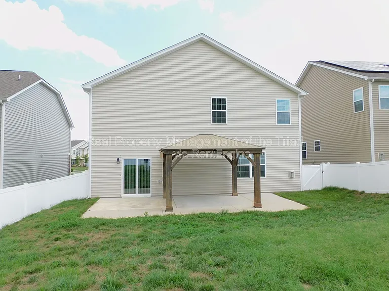 390 Spaulding St — Photo 33