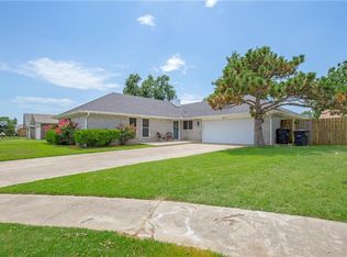 817 N Platt Cir, Moore, OK 73170