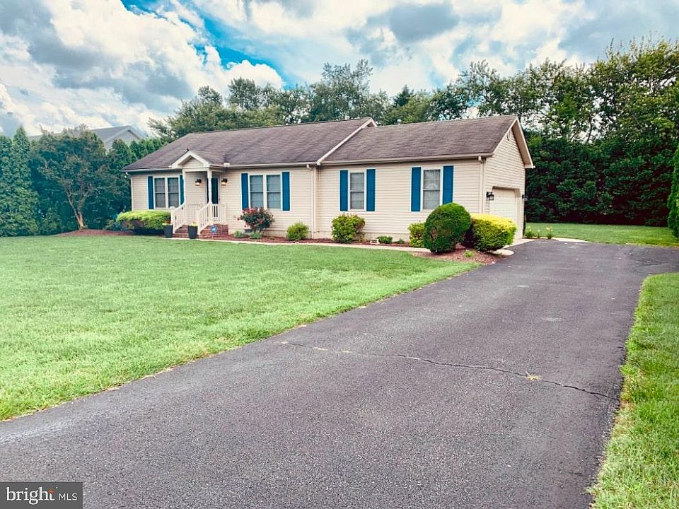 1st image of 18262 Magnolia Ln