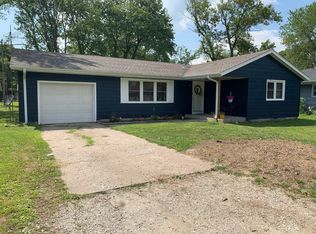 809 S Rollins St, Centralia, MO 65240