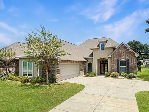 329 Old Place Ln, Madisonville, LA 70447