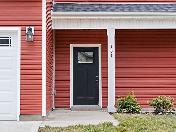 4th image of 101 Lucerne Ln