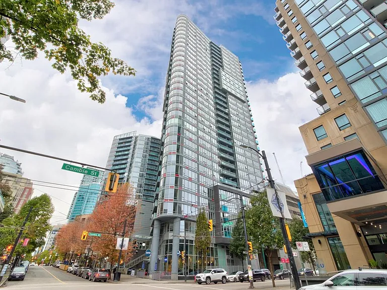 233 Robson St #2710 — Photo 24