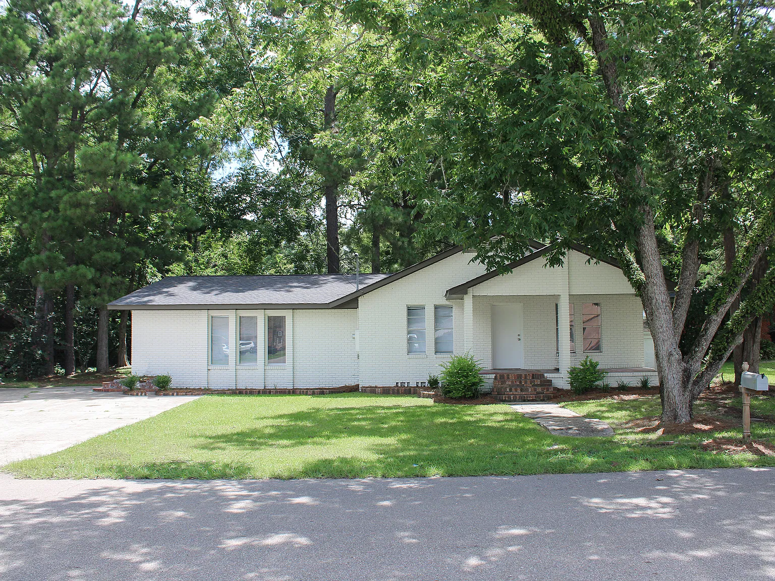 4 bed, 2132 sqft, $1,850 — Photo 1