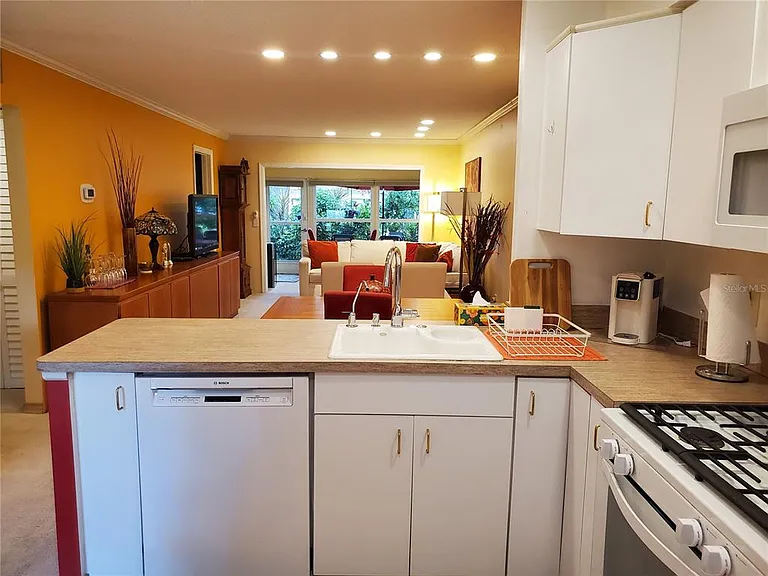 1403 Arrowhead Cir W #13-E — Photo 5