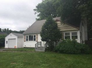 3 Willow Dr, Red Hook, NY 12571