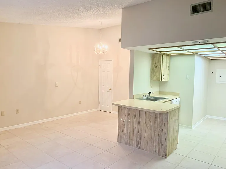 1611 Crystal Park Cir #1611 — Photo 1