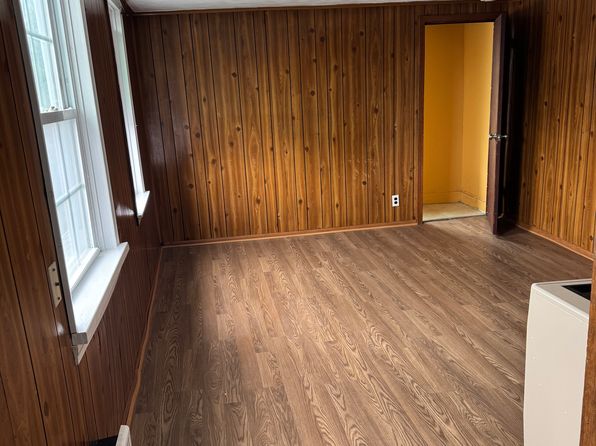 40 Ashburne St FLOOR 3