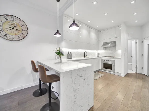 418 East 83rd Street APARTMENT 1B image 3 of 18