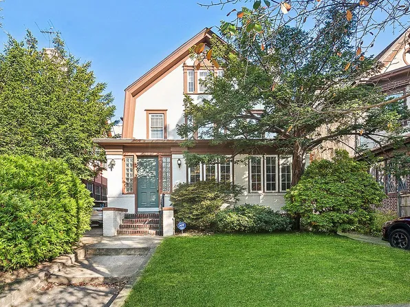 819 E 19th St, Brooklyn, NY 11230