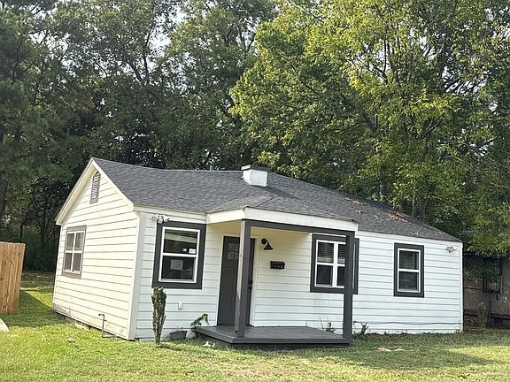 3rd image of 612 Antwerp Ave