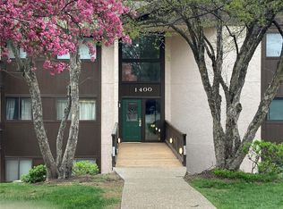1400 Heritage Lndg APT 110, Saint Charles, MO 63303