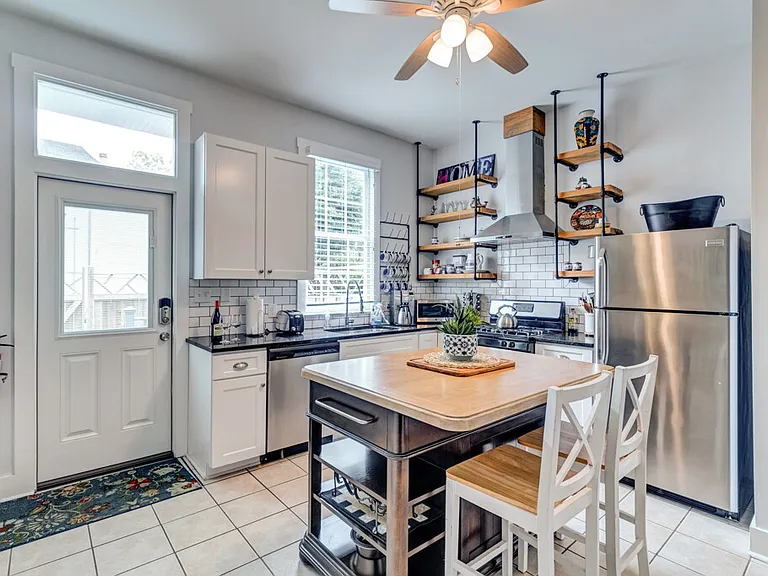 513 E Harris St — Photo 8
