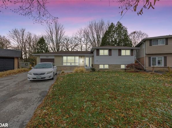 12 Curtiss Ct, Barrie, ON L4M 2M7