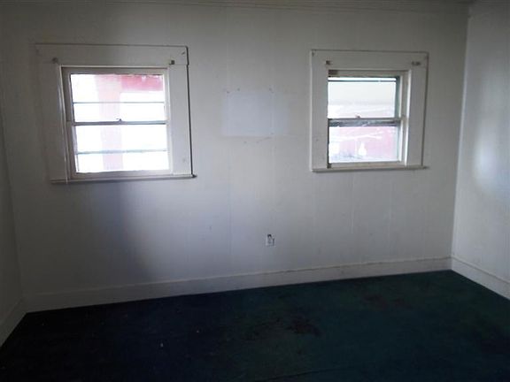 5th image of 526 East St