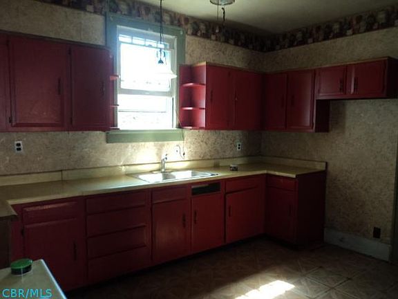 4th image of 817 McIntire Ave