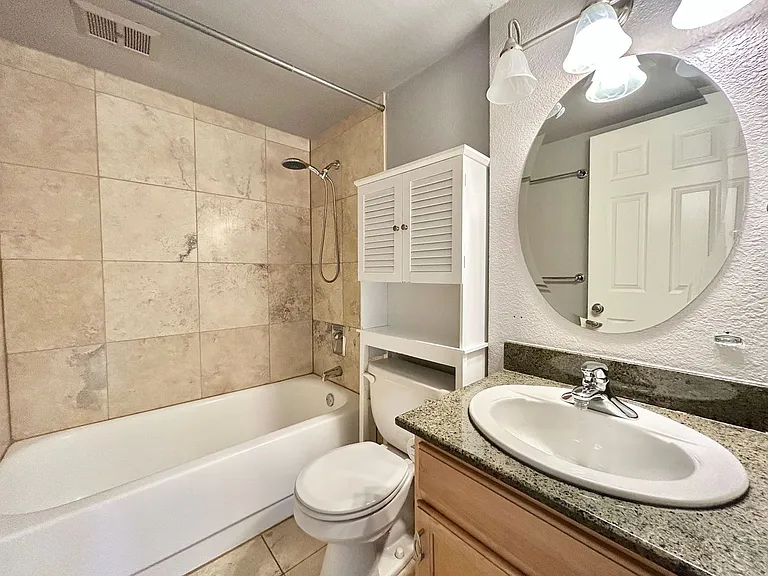 909 Logan St #9ER — Photo 5