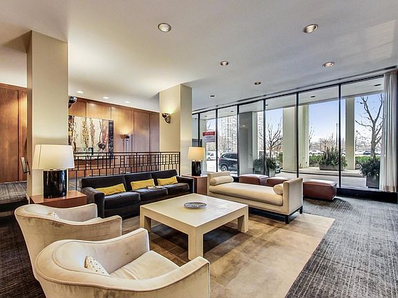 2nd image of 2626 N Lakeview Ave APT 2609