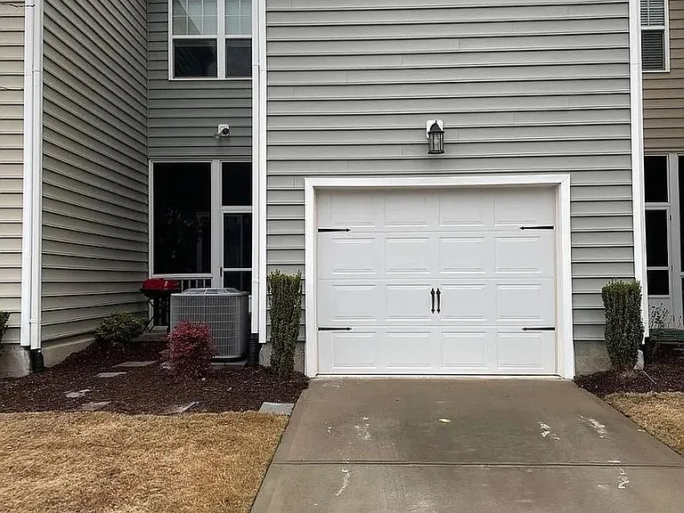1330 Farm Pond Trl — Photo 4
