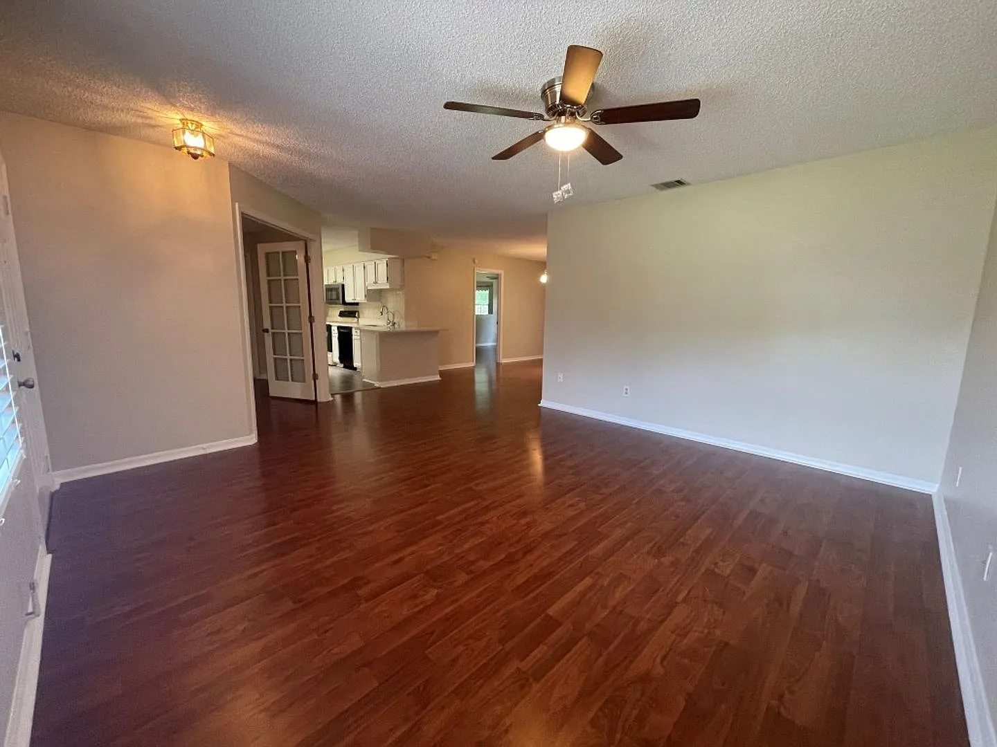 3 bed, 2.0 bath, 1270 sqft, $1,650 — Photo 3