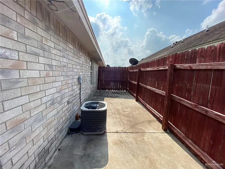 2220 Candlelight Ln #1 — Photo 14