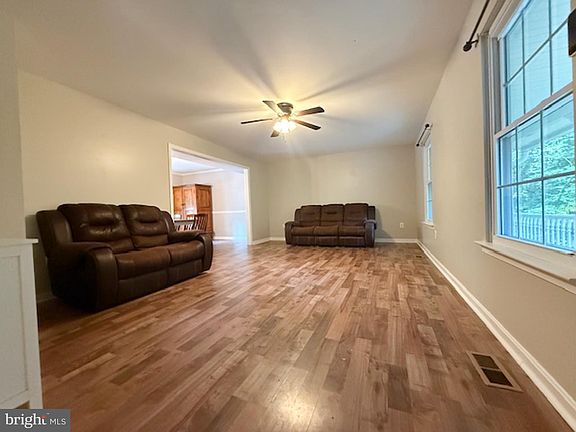 4th image of 39410 Thomas Dr