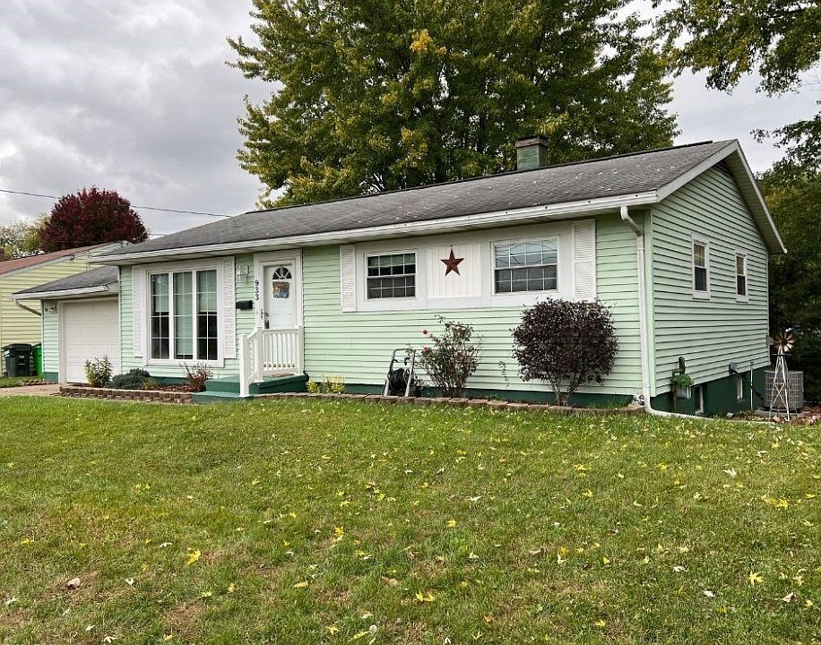 1st image of 933 Lakeview Dr