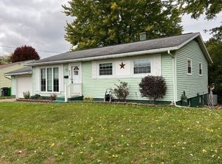 933 Lakeview Dr, Dover, OH