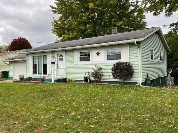 933 Lakeview Dr, Dover, OH 44622