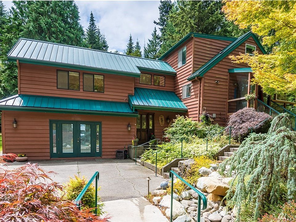 102 Delta Way is located in a quiet rural neighborhood less than 15 minutes from downtown Sequim.   