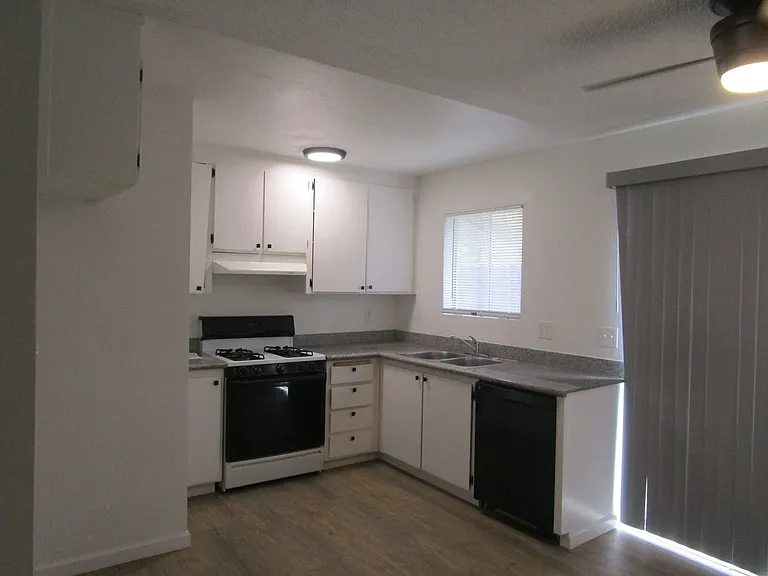 1426 Callen St — Photo 8