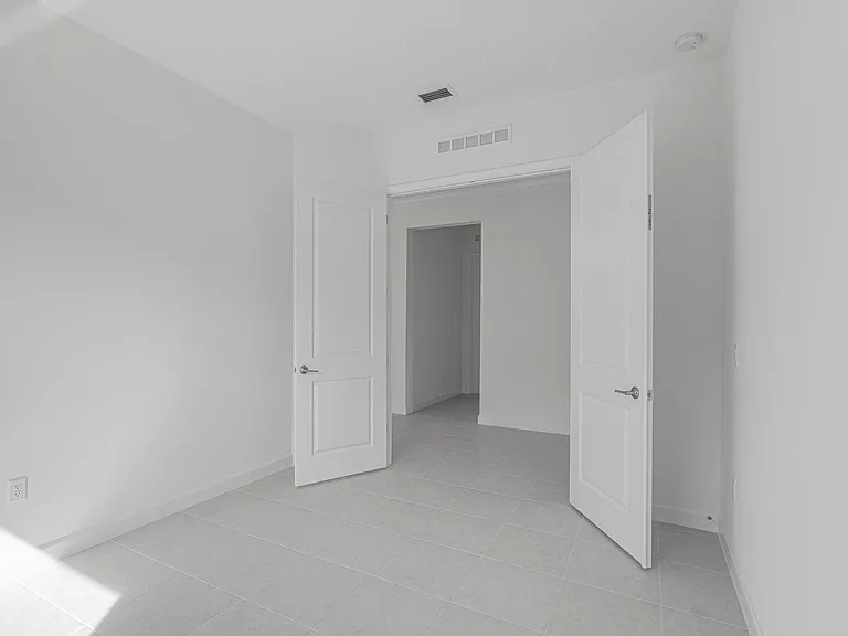 13885 SE Riversway St — Photo 22