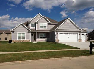 2112 Savanna Dr, Champaign, IL 61822