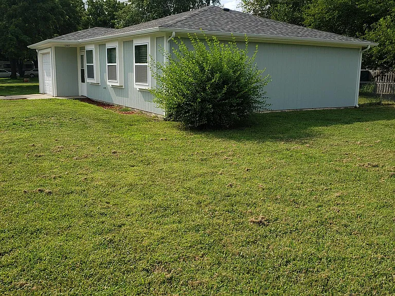 3700 Sunnybrook Ln — Photo 9