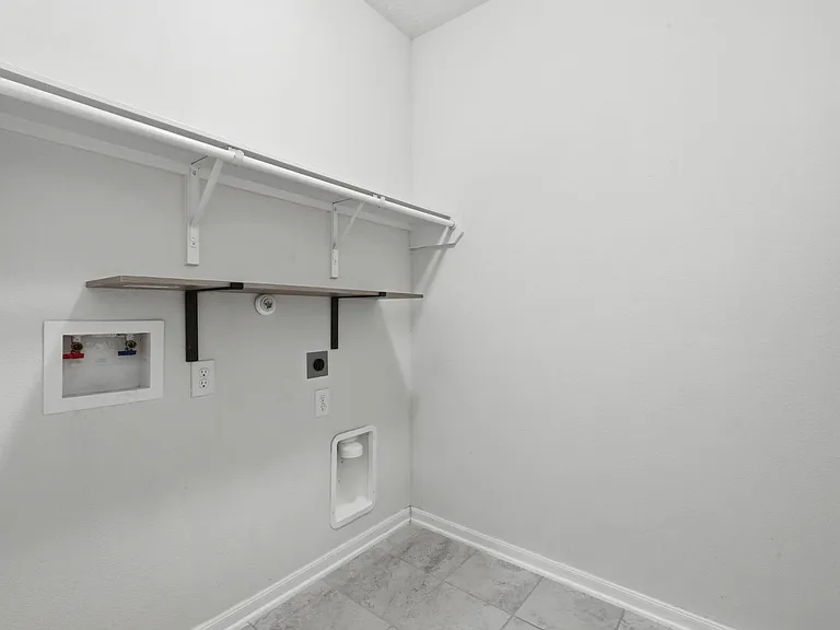 1140 Clonmore Ct — Photo 35