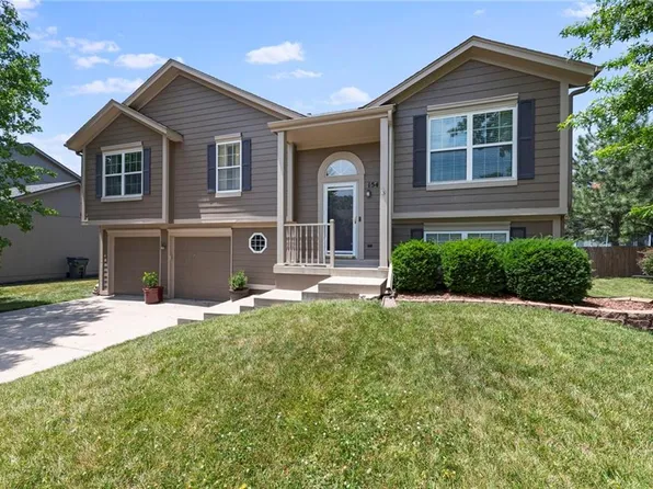 15476 S Wyandotte Dr, Olathe, KS 66062