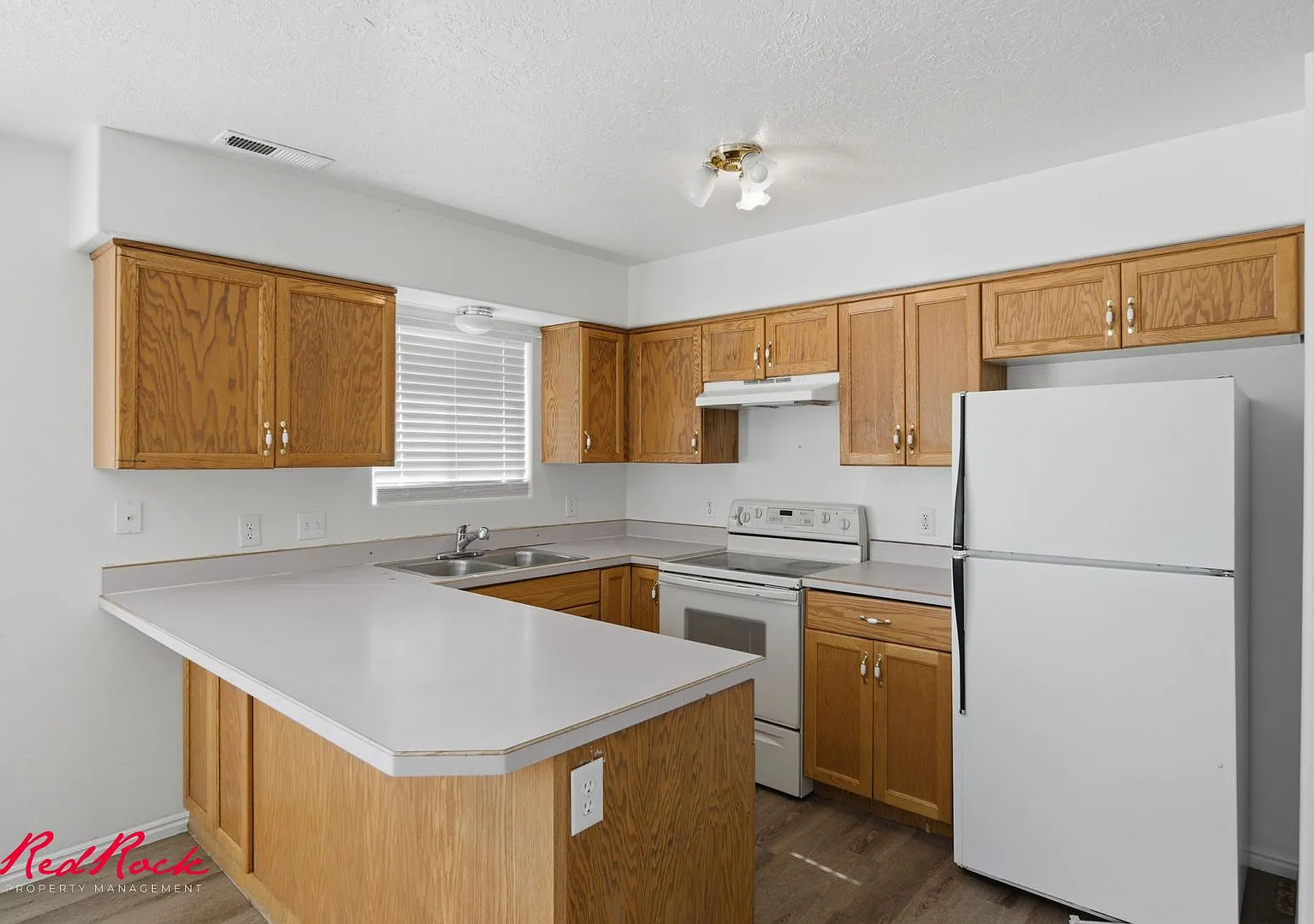Conveniently Located 3 Bedroom Condo! — Photo 1