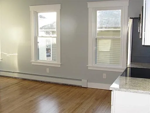 28 King Philip Rd — Photo 2