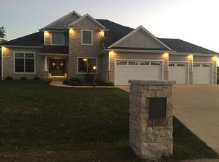 1307 Woodberry Dr, Mahomet, IL 61853