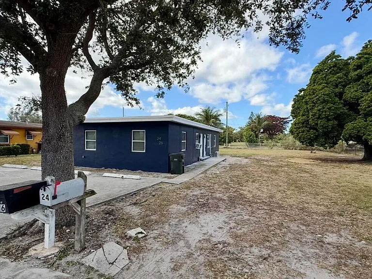 26 SW 10th Ave — Photo 25