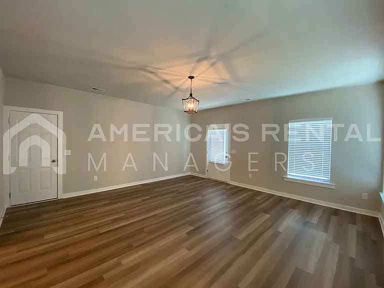 285 Avalon Way — Photo 4