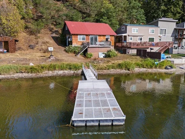 23605 E Beach Ln, Newman Lake, WA 99025